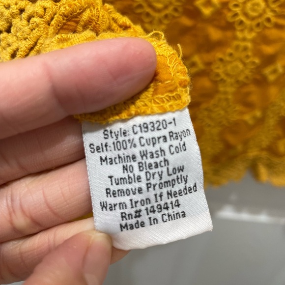 Johnny Was Carden Tank Persimmon Yellow Floral Eyelet Rayon Top Size S - Picture 7 of 7